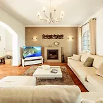 Lovely Very Private With Beautiful Gardens Villa *