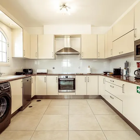 Lovely Very Private With Beautiful Gardens ギーア