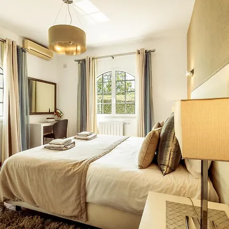 Lovely Very Private With Beautiful Gardens 别墅 *