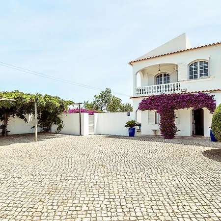 Вілла Lovely Very Private With Beautiful Gardens *