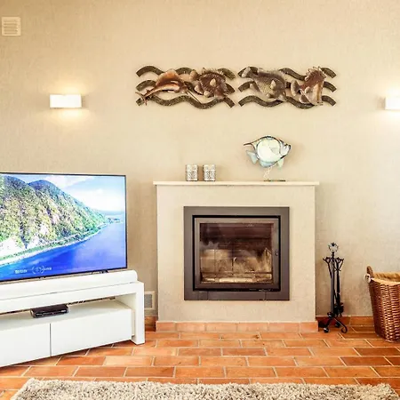 Lovely Very Private With Beautiful Gardens Вілла