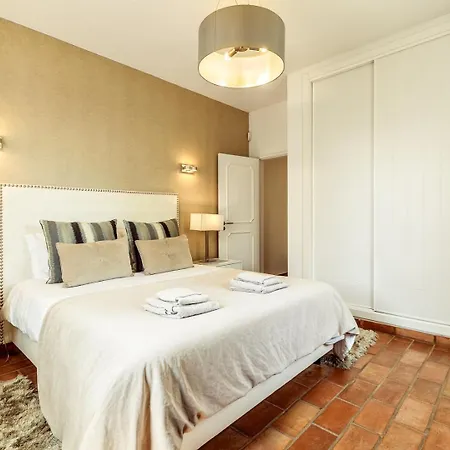 Lovely Very Private With Beautiful Gardens Вілла Ґія