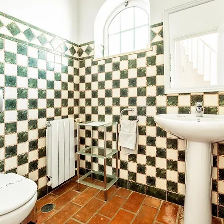 Вілла Lovely Very Private With Beautiful Gardens