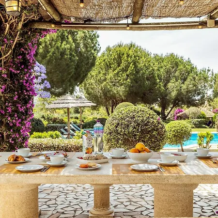 Lovely Very Private With Beautiful Gardens ギーア