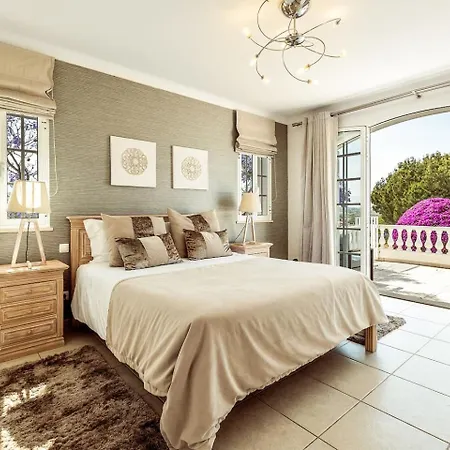 Lovely Very Private With Beautiful Gardens