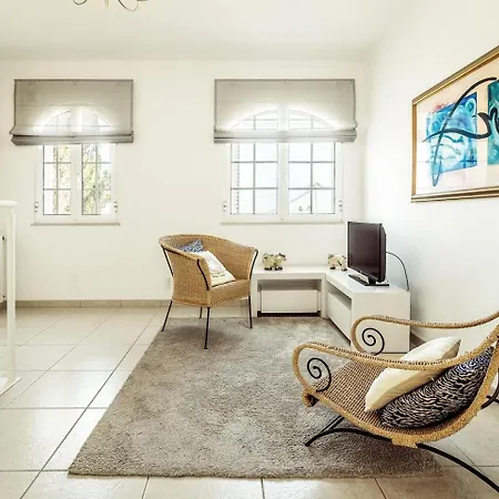 Lovely Very Private With Beautiful Gardens Villa