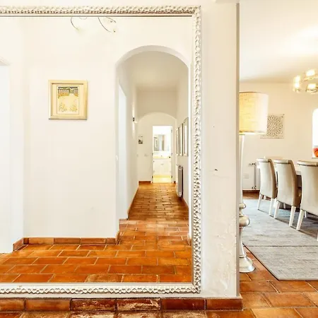 Lovely Very Private With Beautiful Gardens Вилла *
