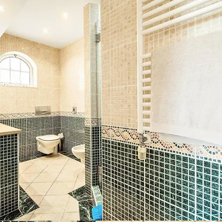 Lovely Very Private With Beautiful Gardens ヴィラ