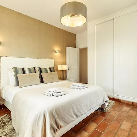 Lovely Very Private With Beautiful Gardens Villa