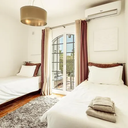 Lovely Very Private With Beautiful Gardens ヴィラ