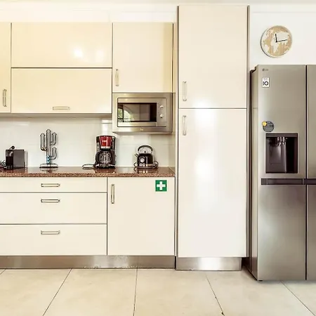 Lovely Very Private With Beautiful Gardens ギーア