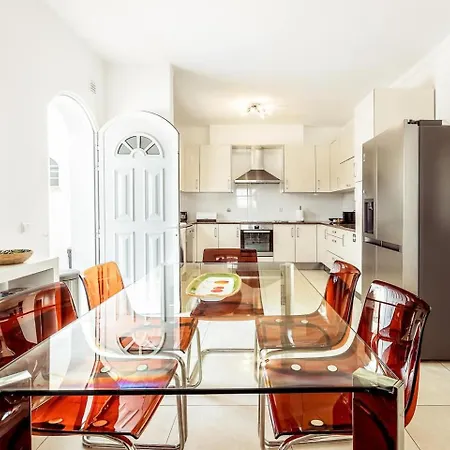 Lovely Very Private With Beautiful Gardens * ギーア