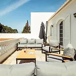 Lovely Very Private With Beautiful Gardens Vila