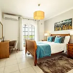 Vila Lovely Very Private With Beautiful Gardens