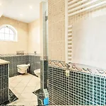 Lovely Very Private With Beautiful Gardens Vila