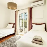 Lovely Very Private With Beautiful Gardens Vila